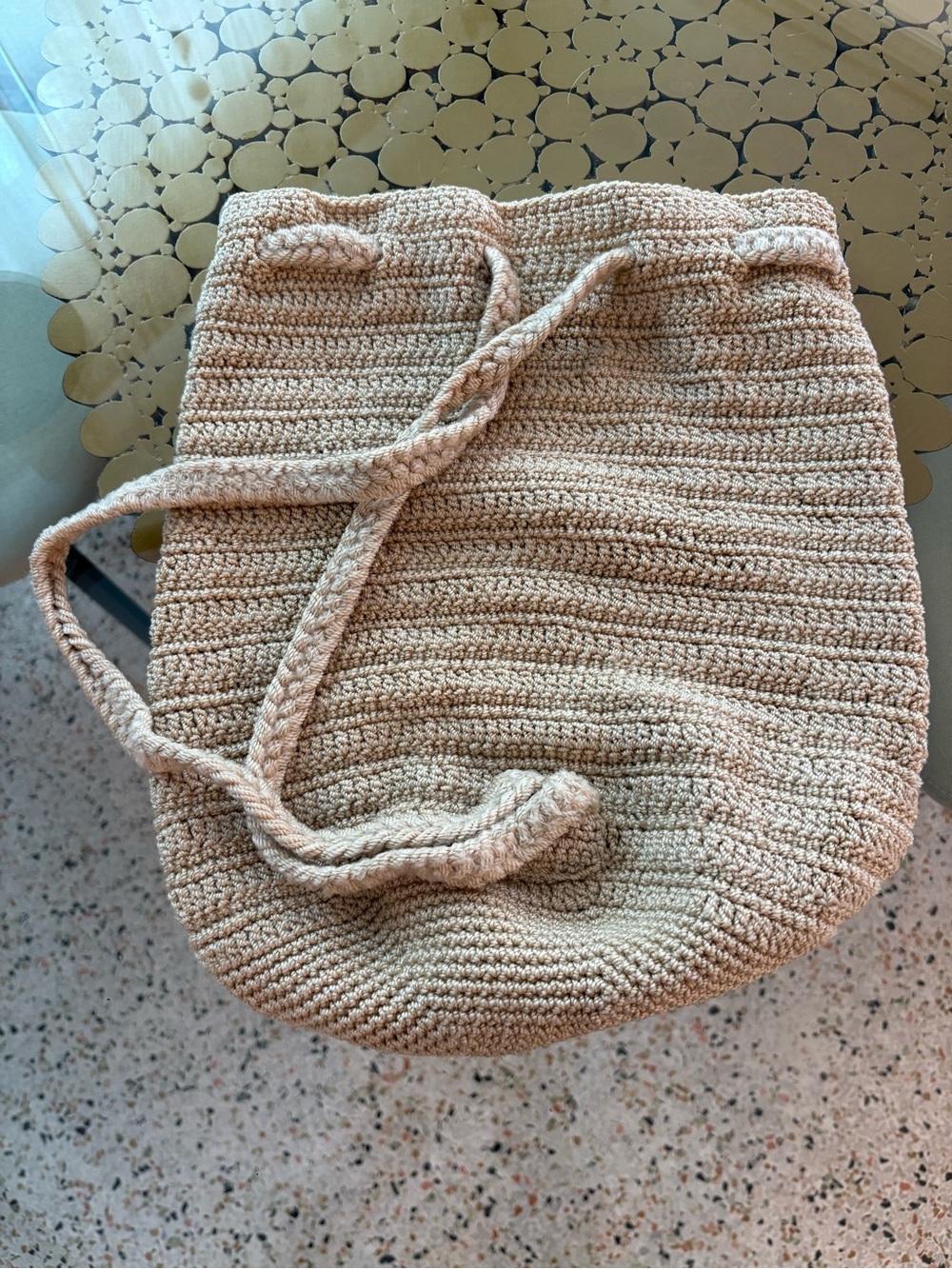 M T Morgan Taylor Studio Beige Crochet Backpack!
Handbag. Very good!